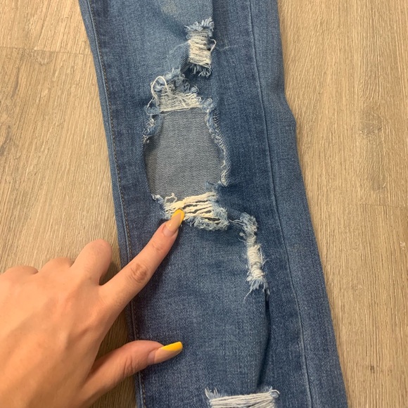 FASHION NOVA RIPPED JEANS - Picture 5 of 7